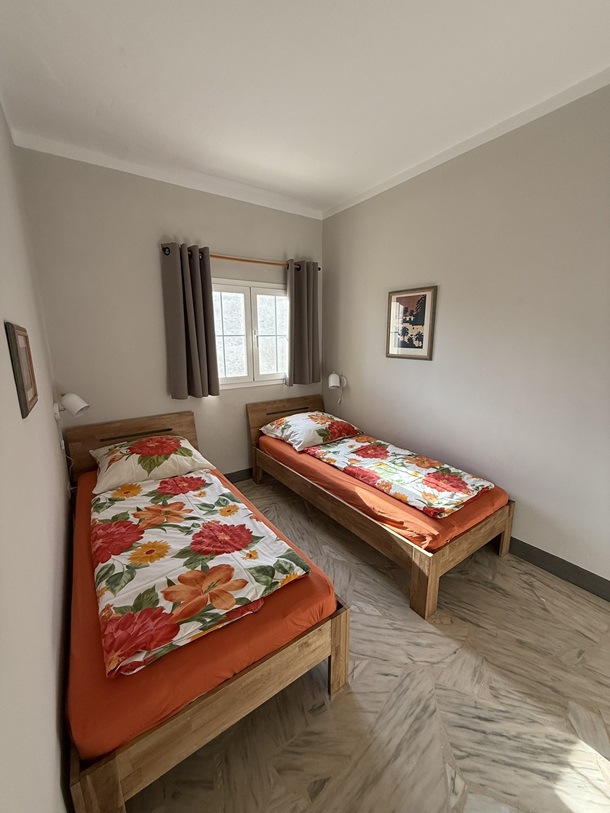 Schlafzimmer 2 mit zwei Einzelbetten
