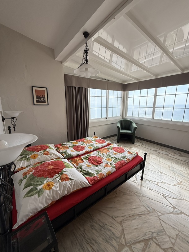 Schlafzimmer 1 mit Doppelbett