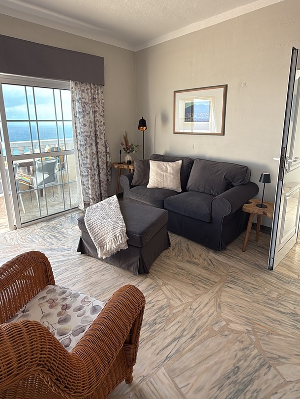 Bequemes Sofa zum Entspannen mit Meerblick