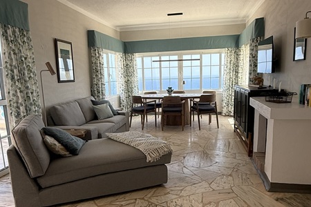 Blick in Wohn- & Essbereich von Wohnung 1